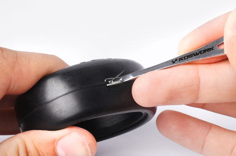 Sedan Tire Center Line Remover